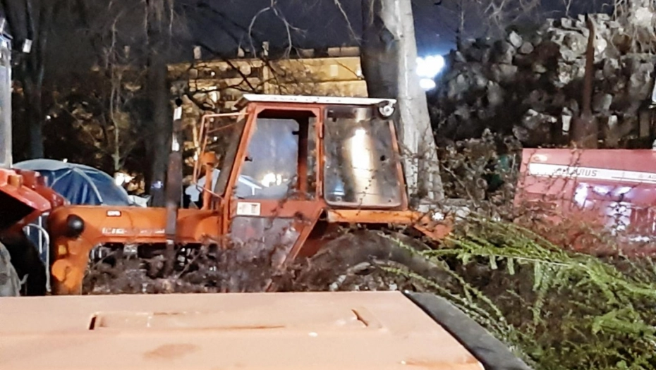 Уништен трактор код Пионирског парка