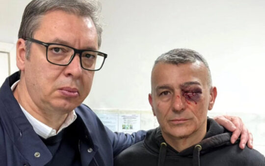 Вучић посетио полицајца Лазара Баћића