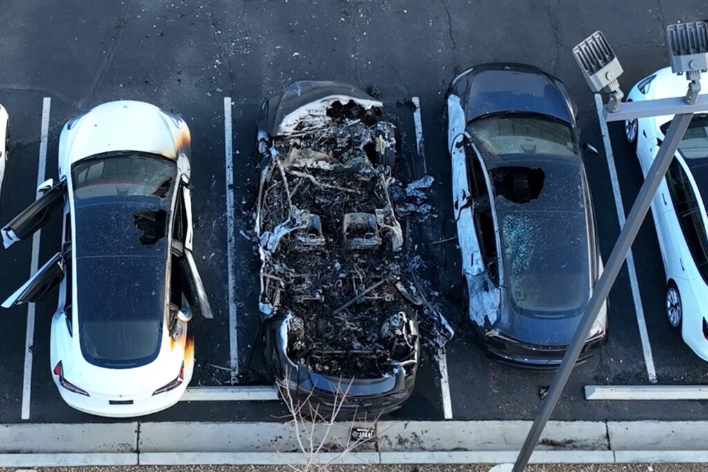 аутомобили Tesla