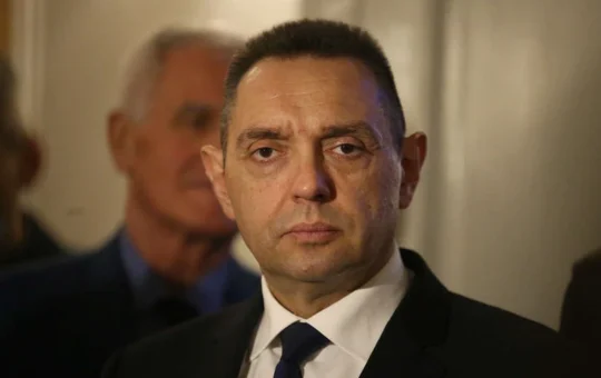 Александар Вулин