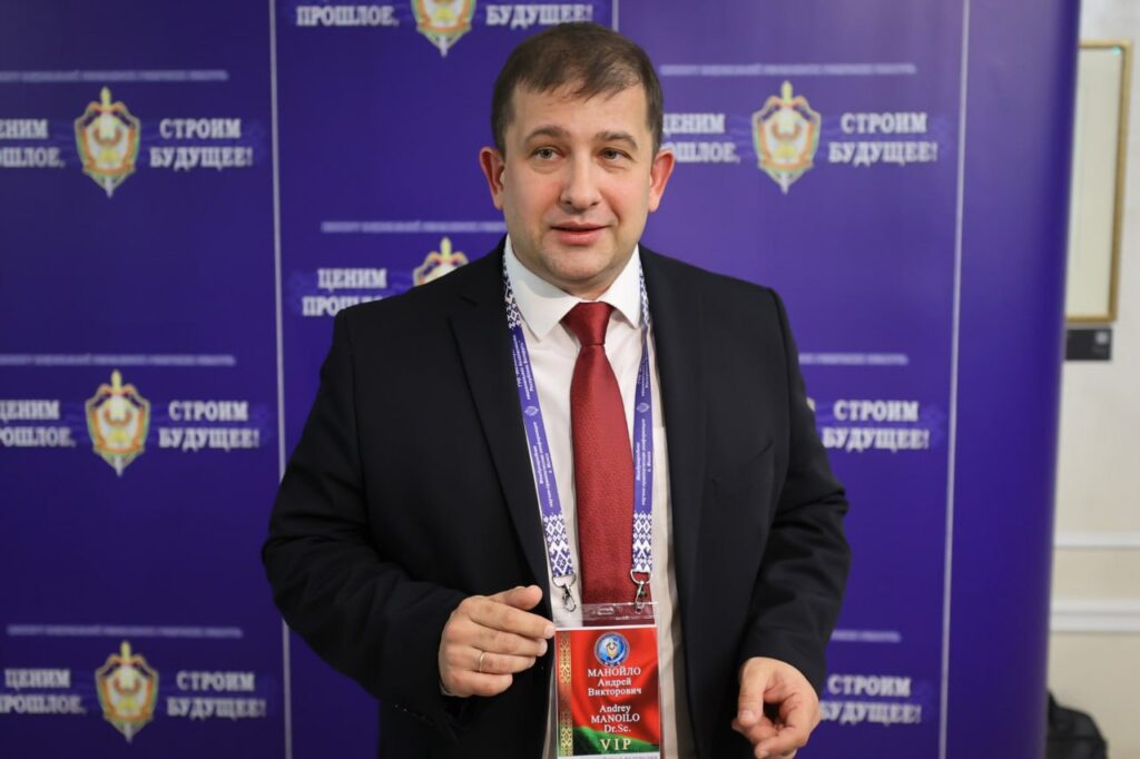 Андреј Манојло