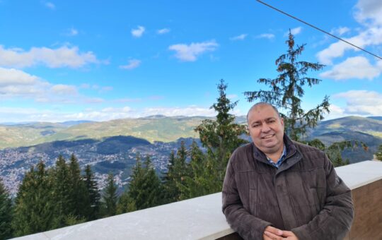Верски аналитичар