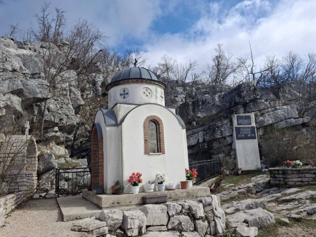 Корићка јама
