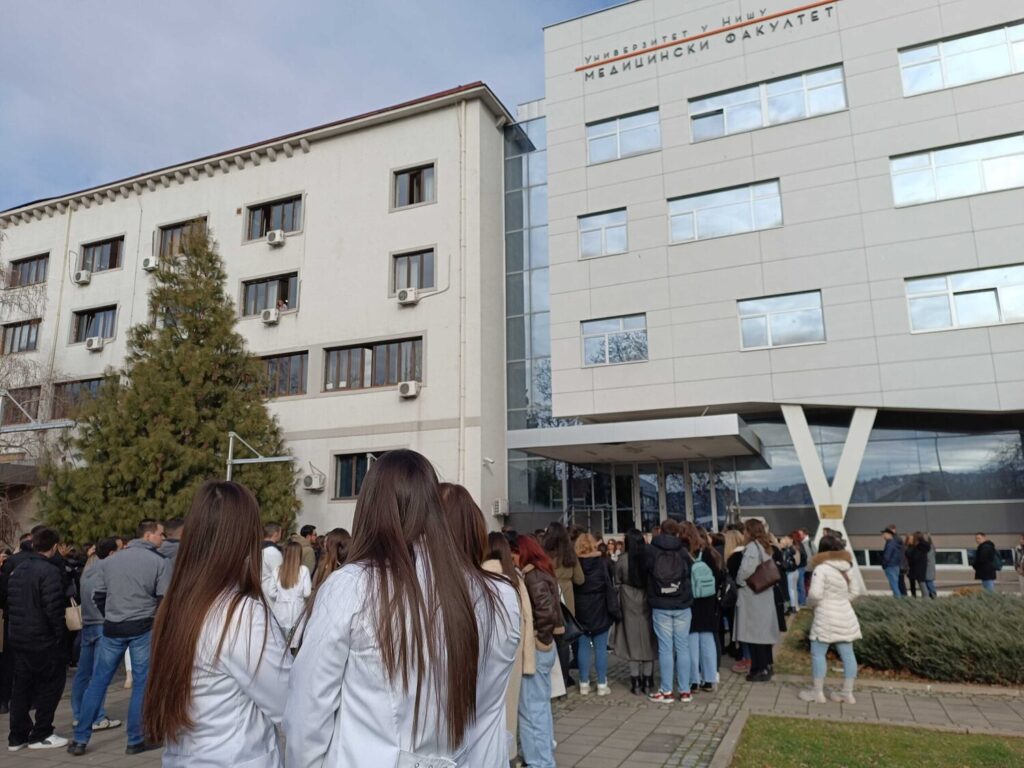 15. април
