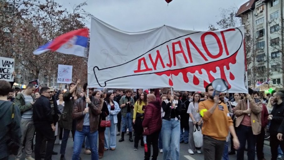Креатори обојене револуције