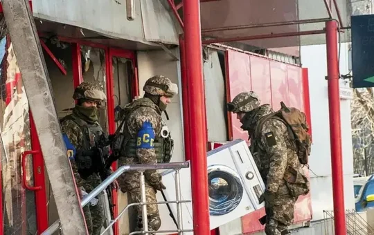 Украјински војници пљачкају Курску област