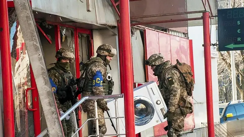 Украјински војници пљачкају Курску област