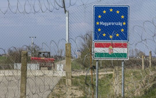 Вирус у Мађарској затвара границе