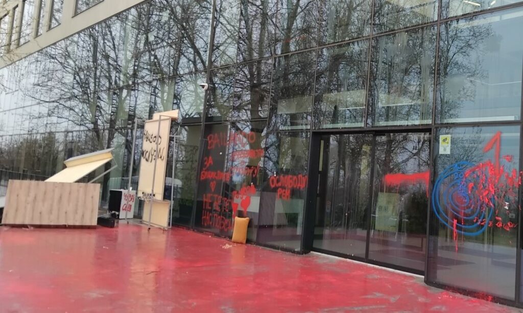 Зграда РТВ након вандализма