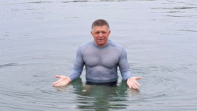 Фицо пливао у Дунаву