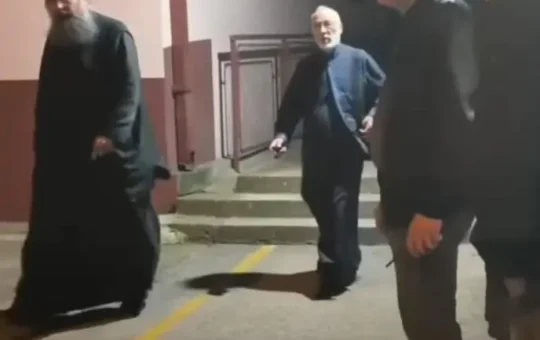 Мајданци напали декана богословског факултета