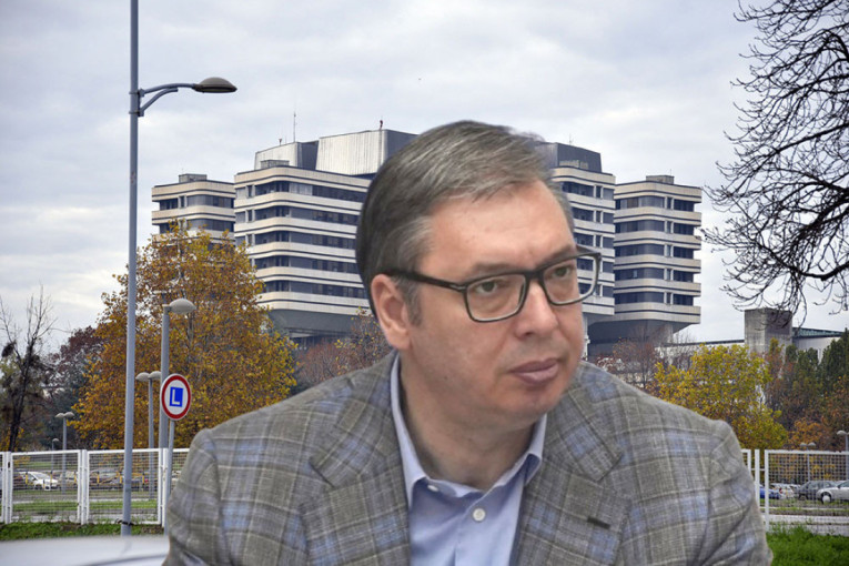 Вучић ВМА
