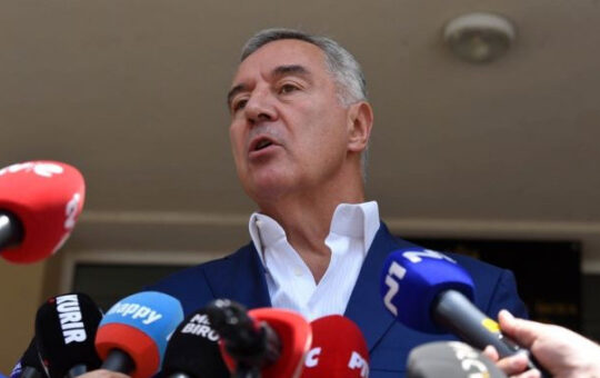 мило