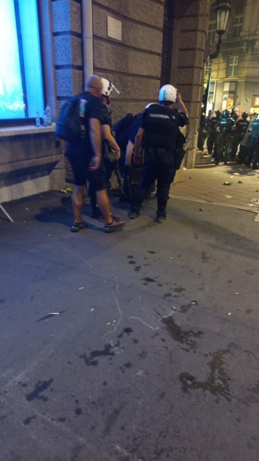 НАПАД НА ПОЛИЦИЈУ