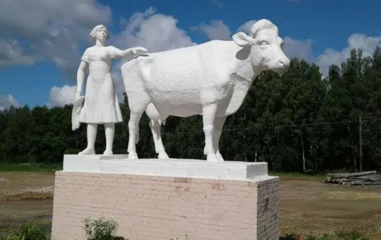 Споменик Крави