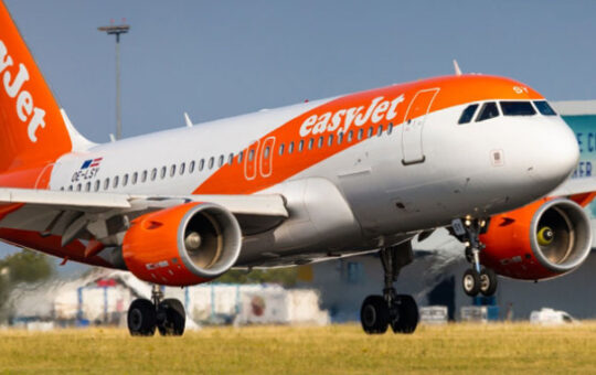 677z381_easyJet