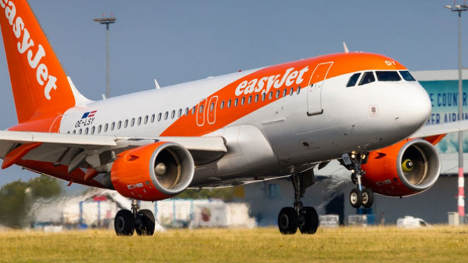 677z381_easyJet