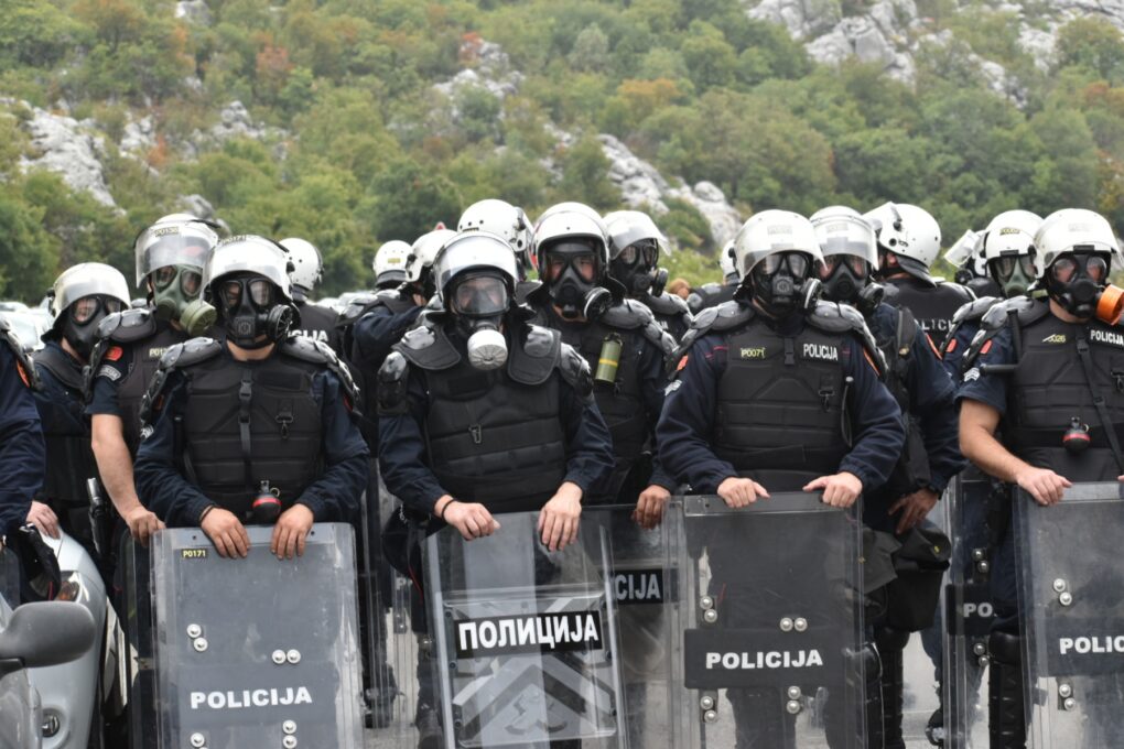 Црногорска полицијеа растерује комите