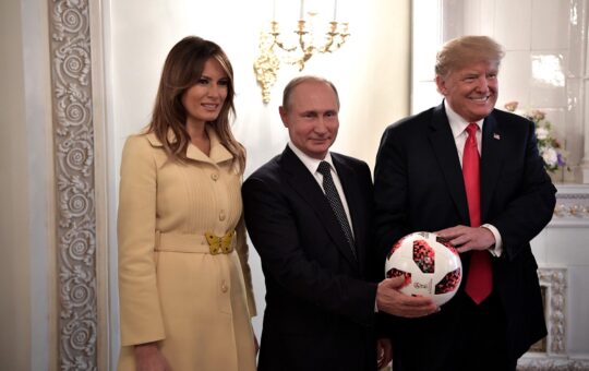 Меланија, Доналд и Путин