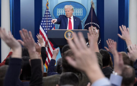 Трамп медији