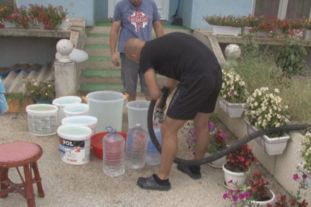 вода