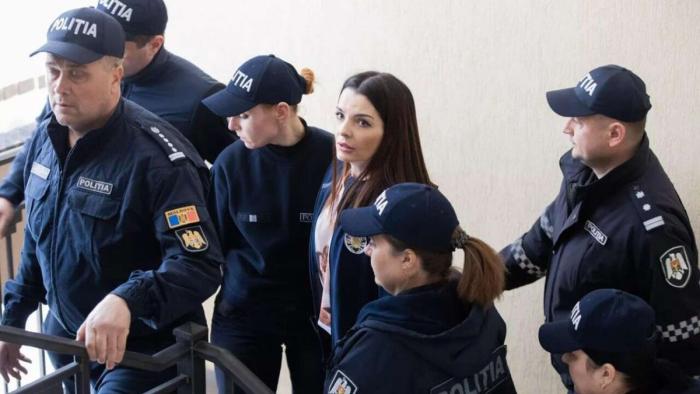 гуцул ведут в тюрьму