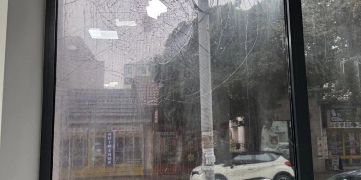 Блокадери поново на делу: Трећи напад на просторије Покрета за народ и државу у Нишу