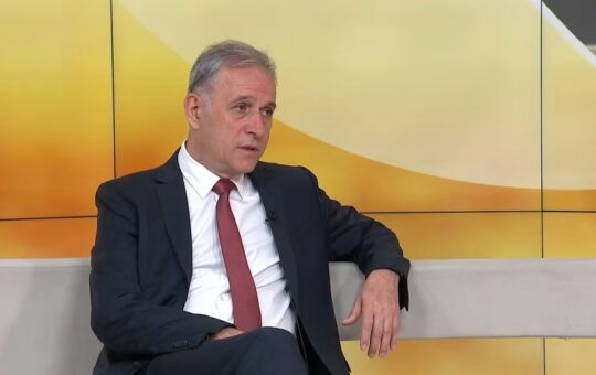 СПРЕМА ЛИ СЕ „СРПСКИ ЕВРОМАЈДАН“? СРЦЕ ПОВЕЗУЈЕ ОПОЗИЦИЈУ И ПРОТЕСТЕ