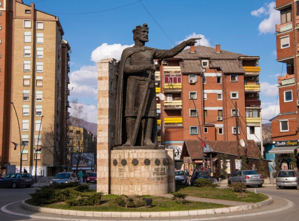 Протест Срба испред КБЦ у Косовској Митровици због упада тзв. косовске полиције