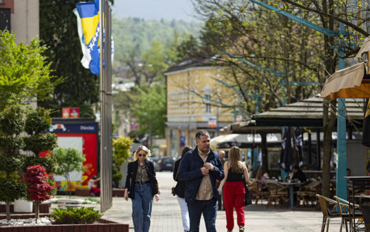Засметала му песма: Радикални исламиста претио српској породици у Бихаћу