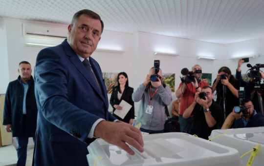 Додикова странка данас доноси одлуку да ли ће на превремене изборе