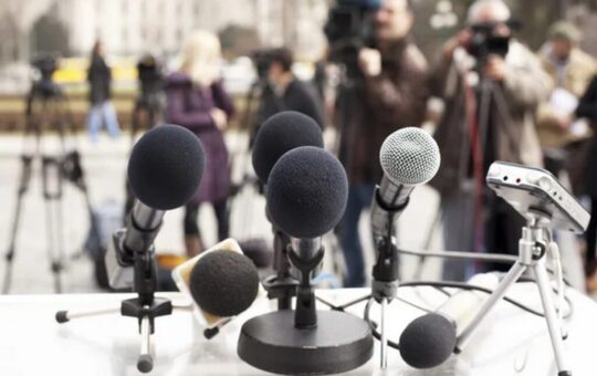 depositphotos_24397445-stock-photo-press-conference-1024x683