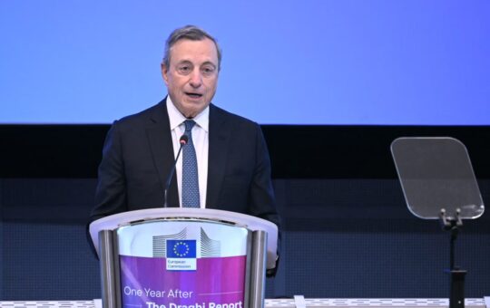 Бивши премијер Италије упозорава: ЕУ заробљена у бирократији, свет јури напред