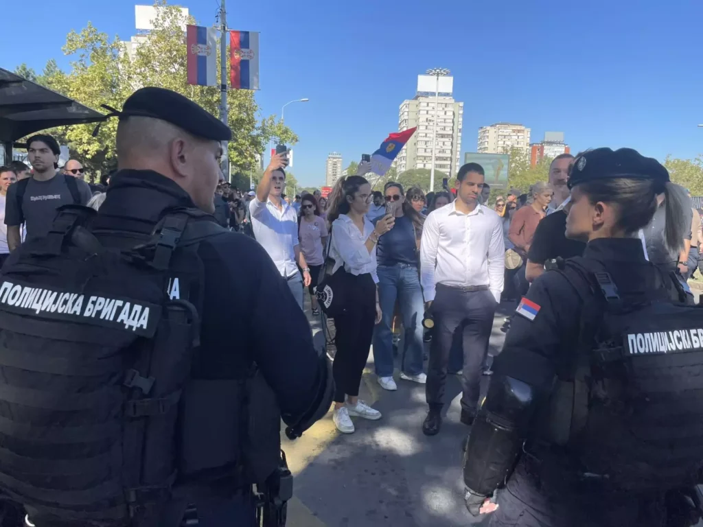 Блокадери покушали да инцидентом униште војну параду „Снага јединства“