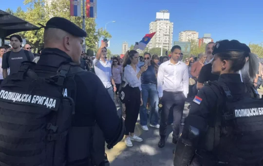 Блокадери покушали да инцидентом униште војну параду „Снага јединства“