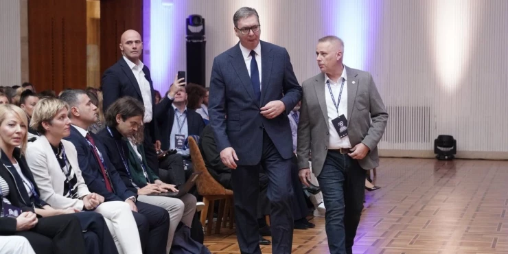 У ПАЛАТИ СРБИЈЕ ОДРЖАНА ЈУБИЛАРНА КОНФЕРЕНЦИЈА О БЕЗБЕДНОСТИ ДЕЦЕ: ВУЧИЋ НАЈАВИО ИЗМЕНЕ ЗАКОНА ЗА ВЕШТАЧКИ ГЕНЕРИСАН НАСИЛНИ САДРЖАЈ