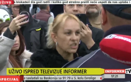 РАТ МЕЂУ БЛОКАДЕРИМА: Дијану Хрку оптужују за насиље, псовке на рачун Србије и узимање пара од Хелсиншког одбора