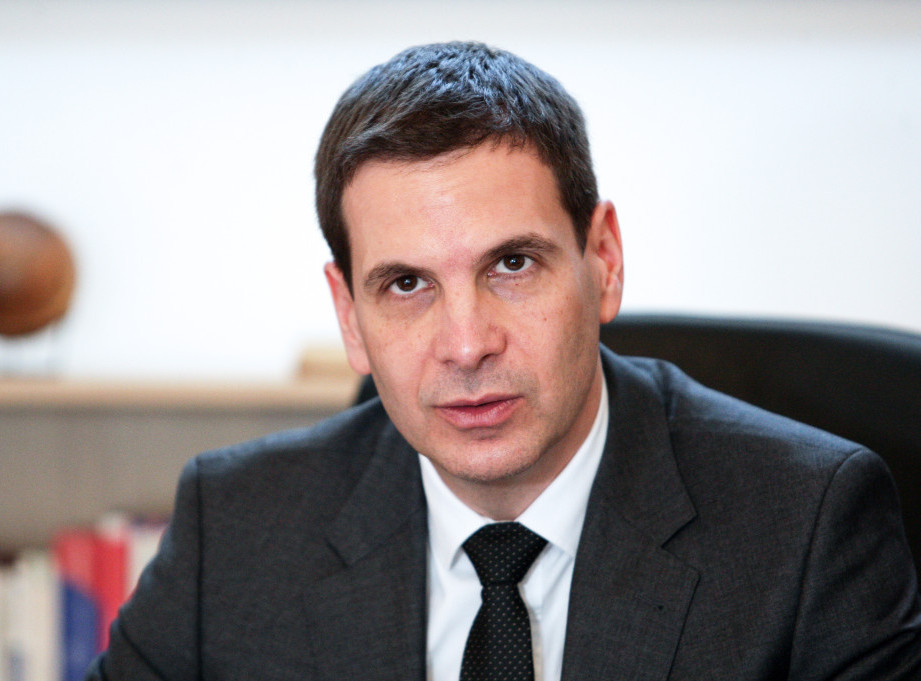 ОПОЗИЦИЈА ПОНОВО У СВАЂИ: ЈОВАНОВИЋ УДАРА НА СТУДЕНТЕ, ЈЕДИНСТВО СЕ РАСПЛИЋЕ