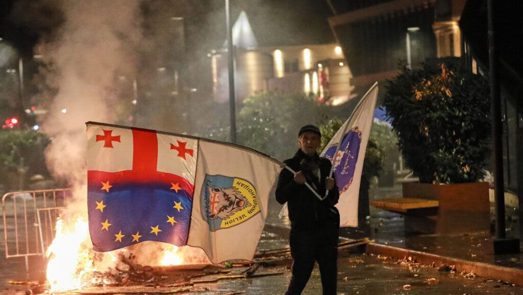 Демонстрације у Грузији: Ухапшено пет чланова опозиционих странака због, наводног, позивања на пуч