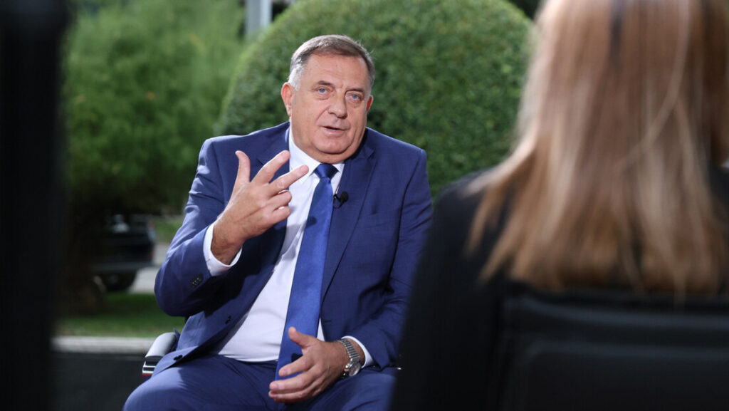 Додик: Велика Британија, Немачка и Француска желе „обојену револуцију“ у Србији