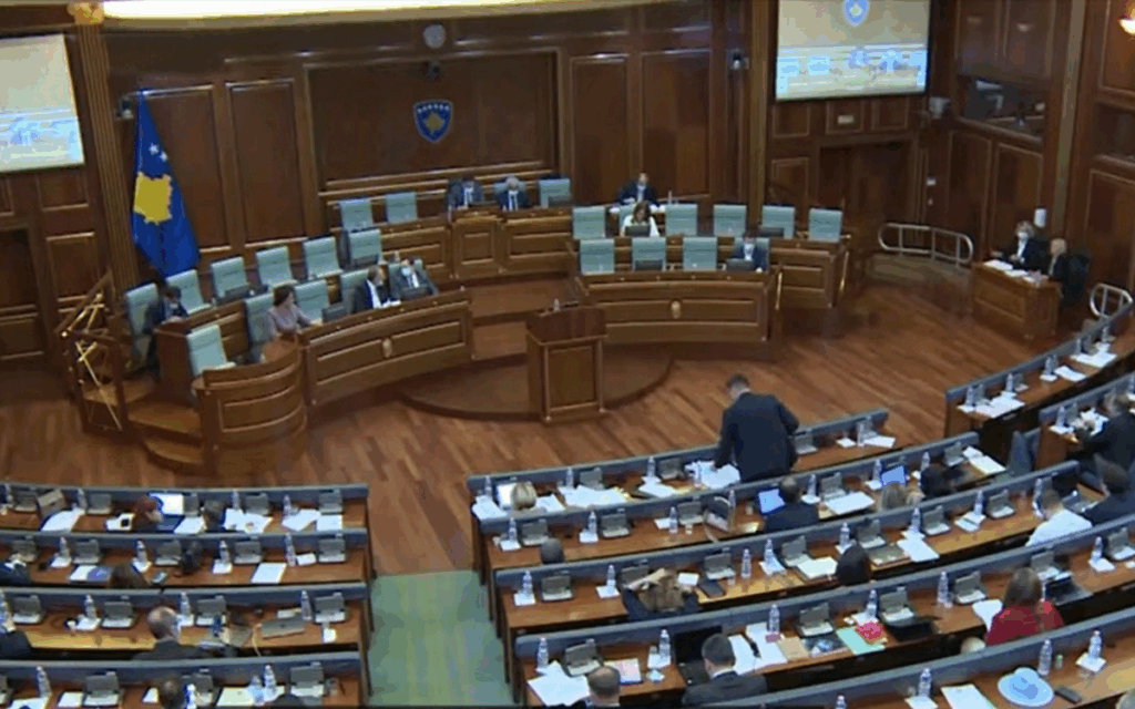 Курти без власти, срушио га парламент који је сам градио