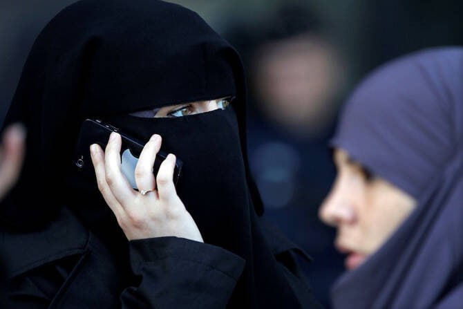 Португал забранио покривање лица у јавности, затвор и новчане казне за бурке