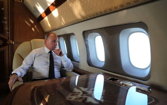 Путин авион