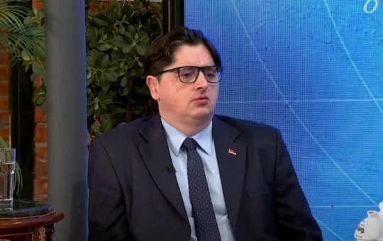 „НАСТАВИЋУ СВОЈУ БОРБУ ЗА ИСТИНУ И ПРАВДУ“ Мрдић најавио сет правосудних закона како би сви одговорни за пад надстрешнице били процесуирани, а Доловaц разрешена
