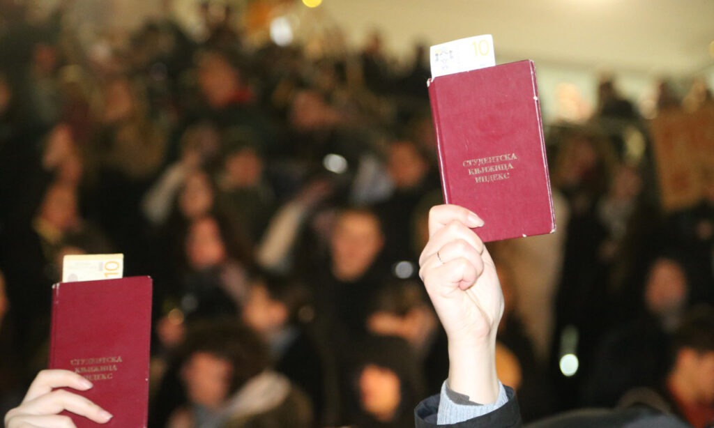 СТУДЕНТИ У ПАНИЦИ, ДА ЛИ ЋЕ ДИПЛОМЕ БИТИ ВАЛИДНЕ: Бројни пропусти у акредитацији високообразовних установа и студијских програма!