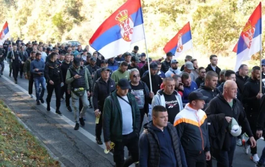 СРБИ СА КОСОВА И МЕТОХИЈЕ СТИГЛИ У БЕОГРАД: После осам дана пешачења, вечерас велики дочек испред Скупштине