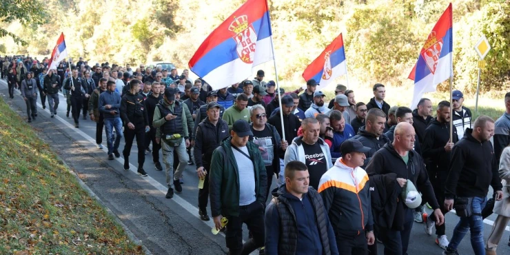 СРБИ СА КОСОВА И МЕТОХИЈЕ СТИГЛИ У БЕОГРАД: После осам дана пешачења, вечерас велики дочек испред Скупштине
