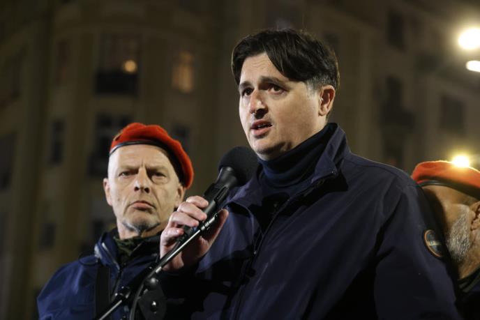 „НЕМА ПРЕДАЈЕ, НАСТАВЉАМ ШТРАЈК ГЛАЂУ“ Мрдић: Бори се за правду и истину о паду надстрешнице у Новом Саду