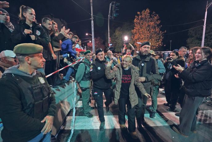 КАКО ЈЕ ДОШЛО ДО ДИСТАНЦИРАЊА СТУДЕНАТА ОД ДИЈАНЕ ХРКЕ: Бојe се култа личности, замерају јој политичке везе, конфликтно понашање и медијско експонирање