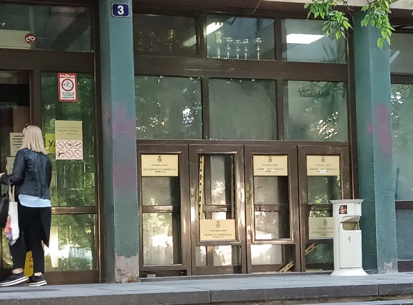 Пресуђена накнада штете породици настрадалог приликом пада надстрешнице